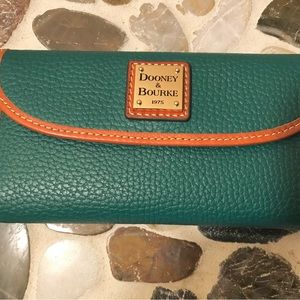 Dooney & Bourke Pebble Grain Continental Clutch Wallet